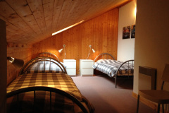 Chambre avec 3 lits simples